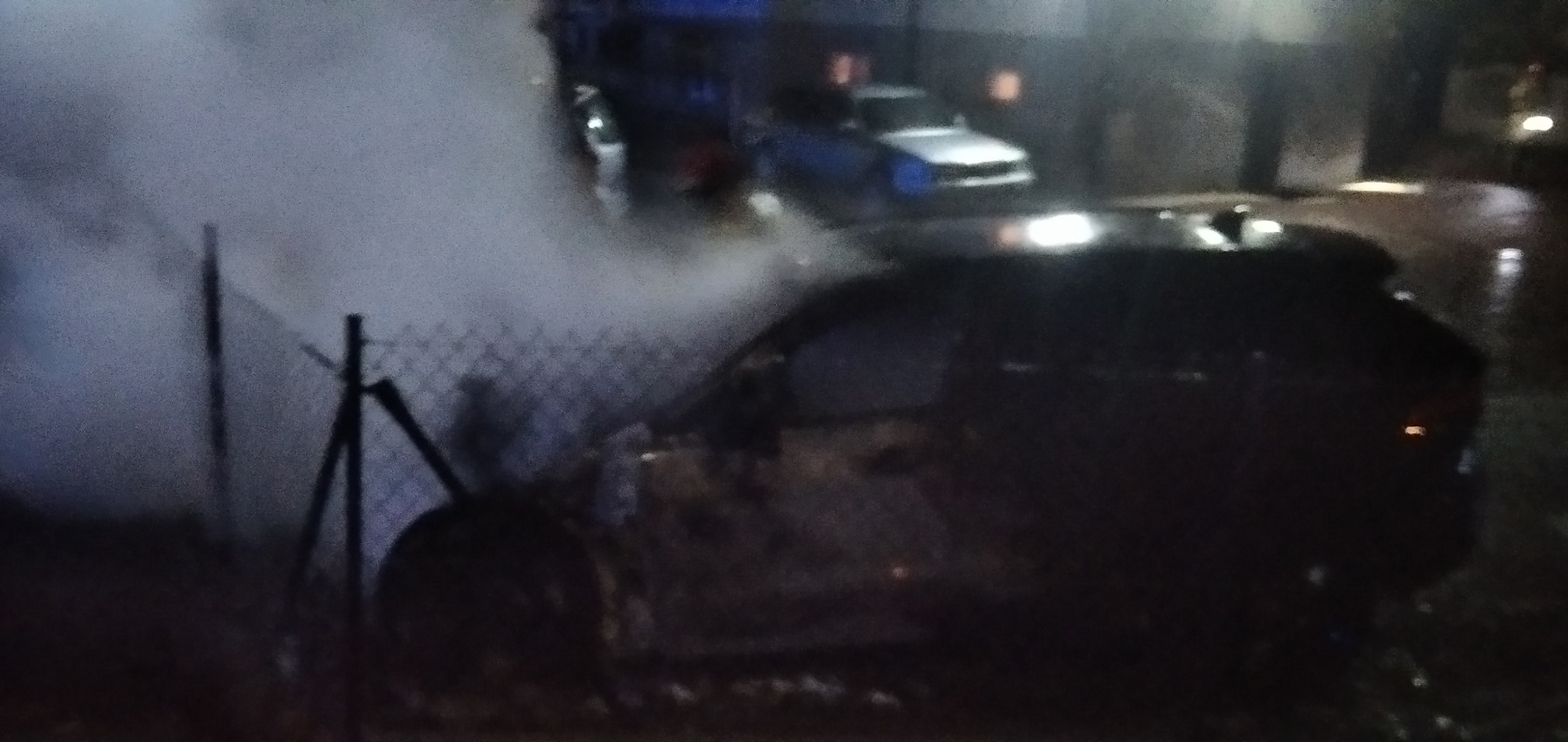 Nocny pożar samochodu. Interweniowali strażacy (zdjęcia)