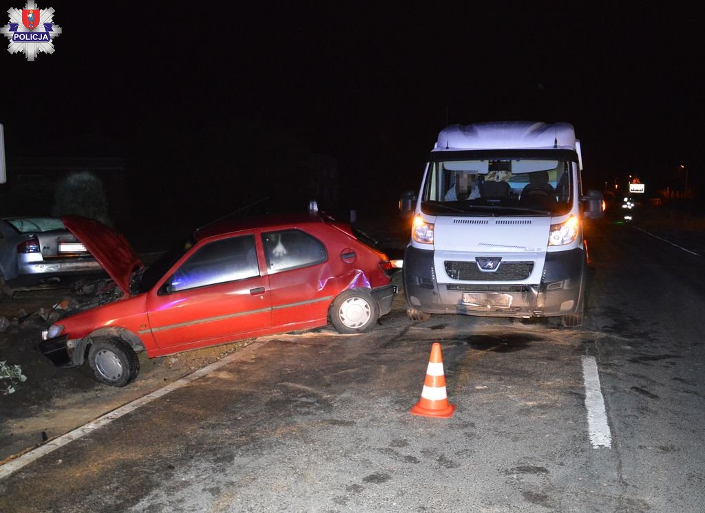 Nie zachował bezpiecznej odległości, zderzyły się trzy pojazdy. Obywatel Ukrainy ukarany mandatem (zdjęcia)