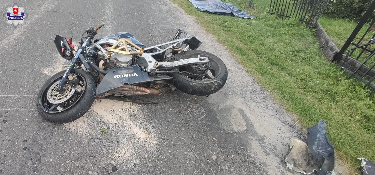 19-latek na motocyklu uderzył w ogrodzenie posesji, mężczyzna zginął na miejscu (wideo, zdjęcia)