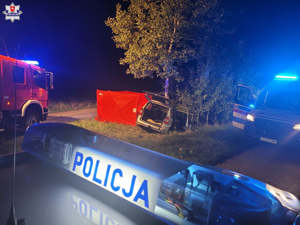 Opel uderzył w drzewo, mieszkaniec Lublina zmarł na miejscu wypadku (wideo, zdjęcia)
