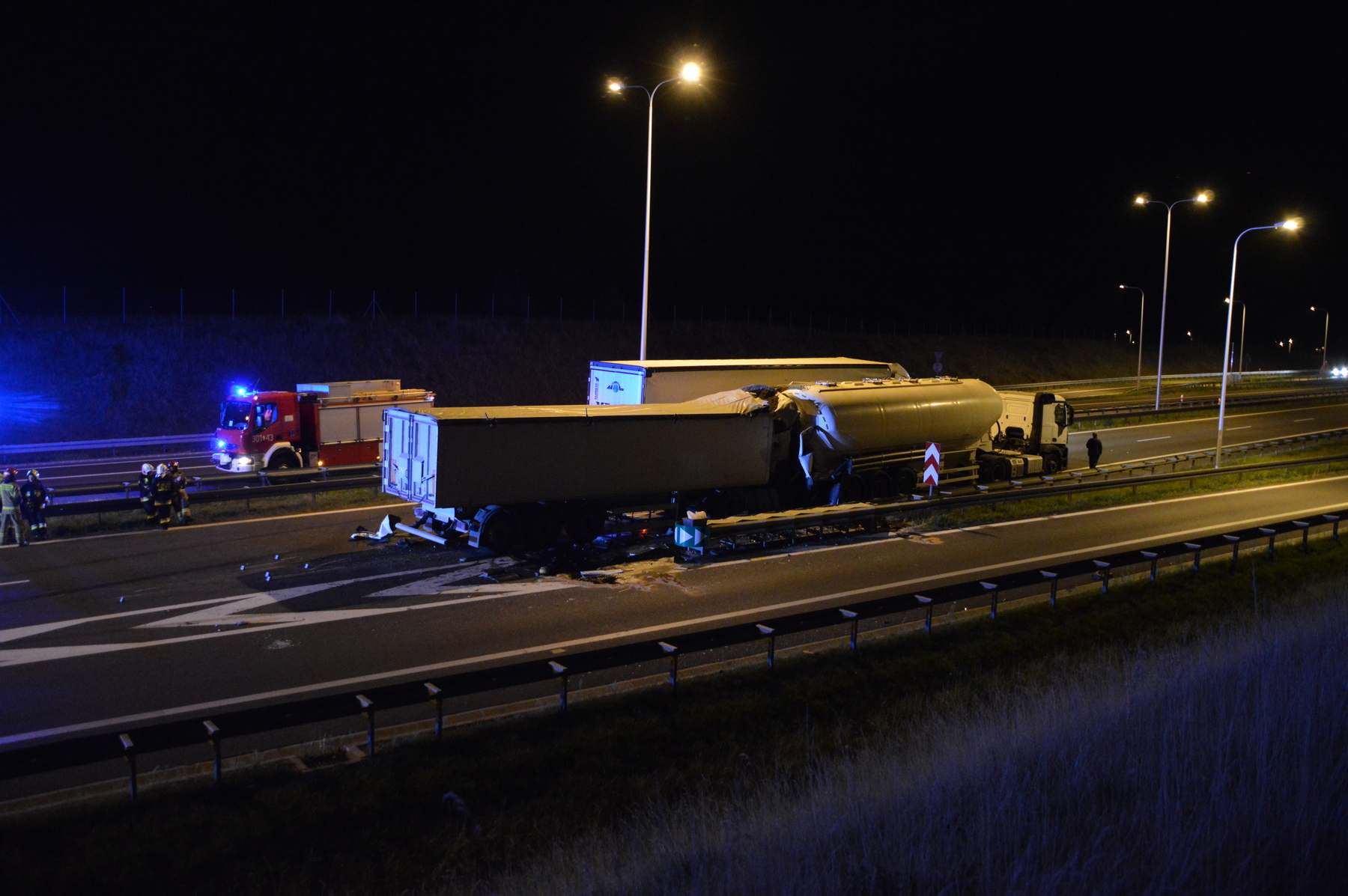 Zderzenie trzech ciężarówek na obwodnicy Lublina. Jedna osoba jest ranna (zdjęcia, wideo)