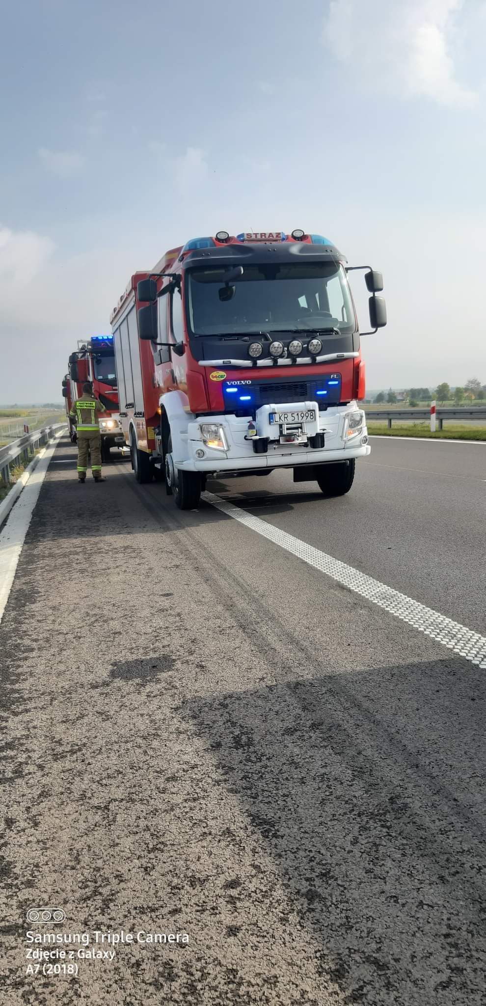 Zderzenie dwóch ciężarówek na trasie Lublin – Kraśnik. Na miejscu pracują służby ratunkowe (zdjęcia)