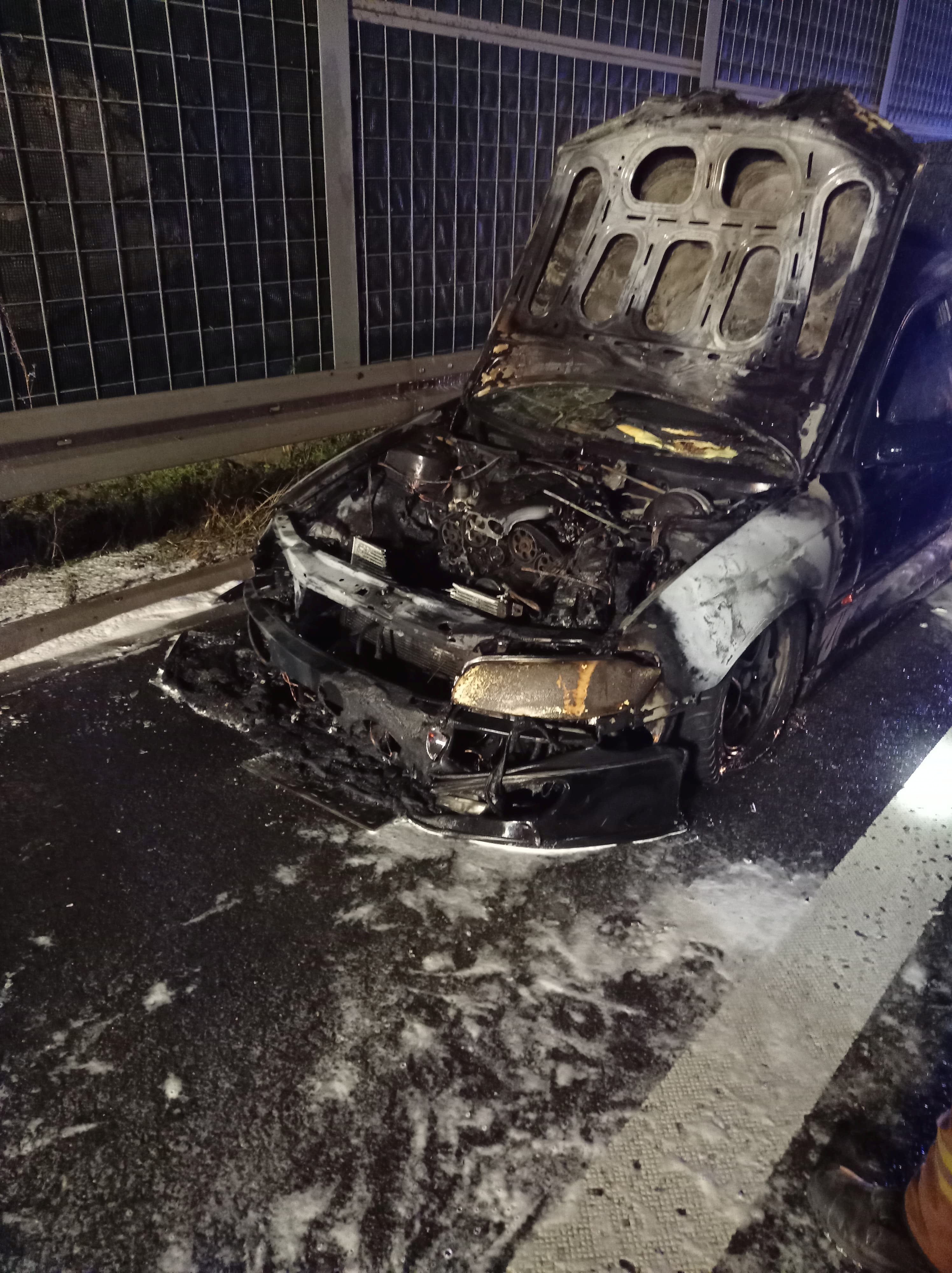 Pożar samochodu na obwodnicy Lublina. Są utrudnienia w ruchu (zdjęcia)