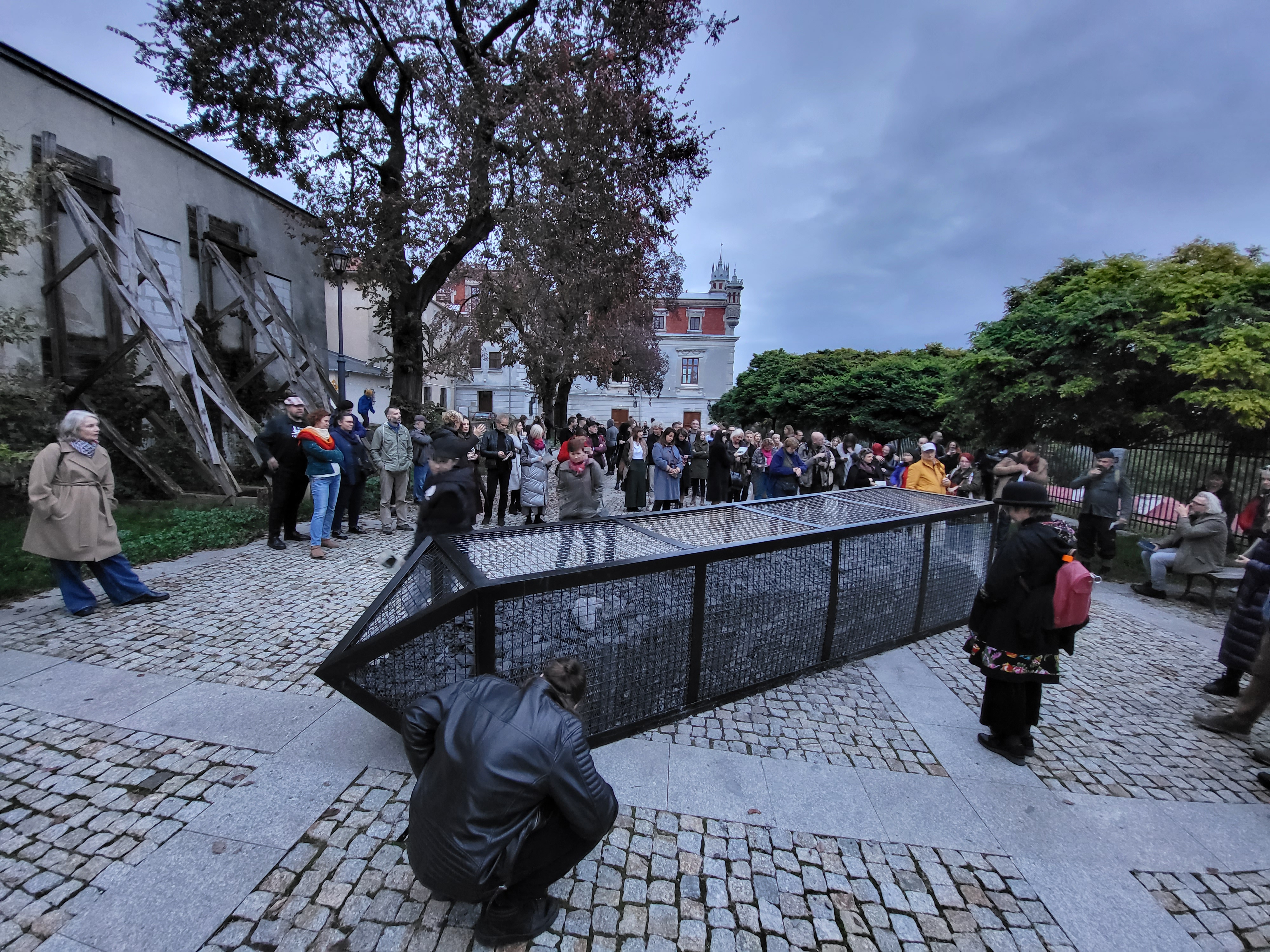 W Lublinie stanął Pomnik Węgla. Carbon Monument można oglądać na Placu Jerzego Giedroycia (zdjęcia)