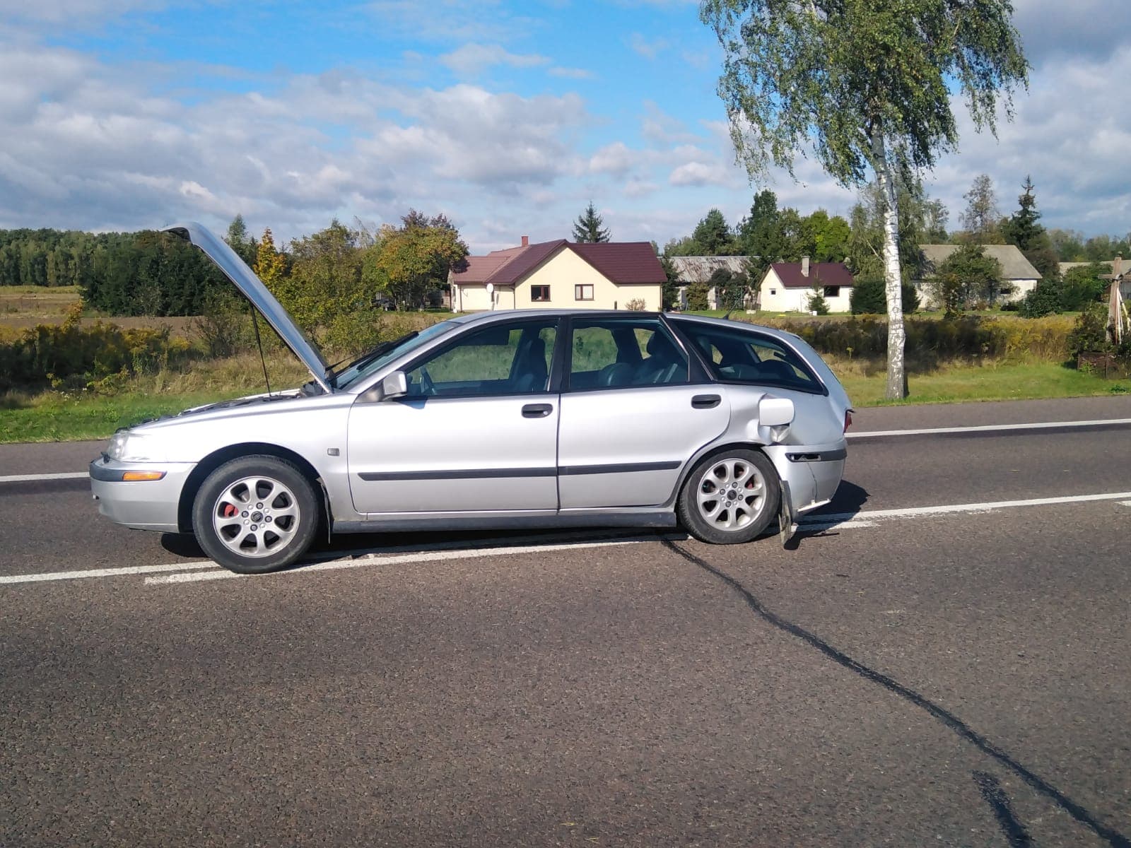 Po wypadku zablokowana droga krajowa nr 2. Trwają działania ratownicze (zdjęcia)