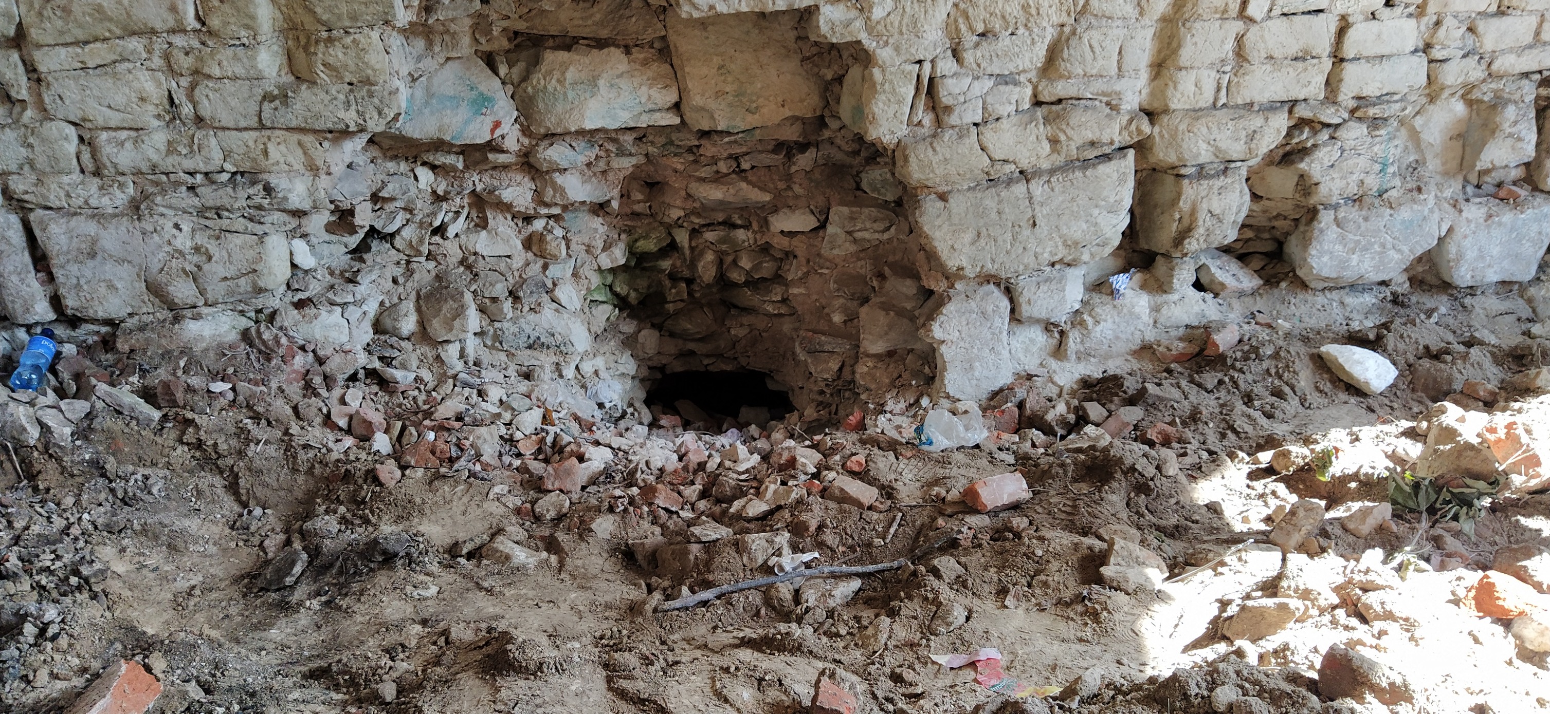 Sensacyjne odkrycie przy wieży zamkowej w Szczebrzeszynie. Dokąd prowadzi tunel ziemny? (zdjęcia)