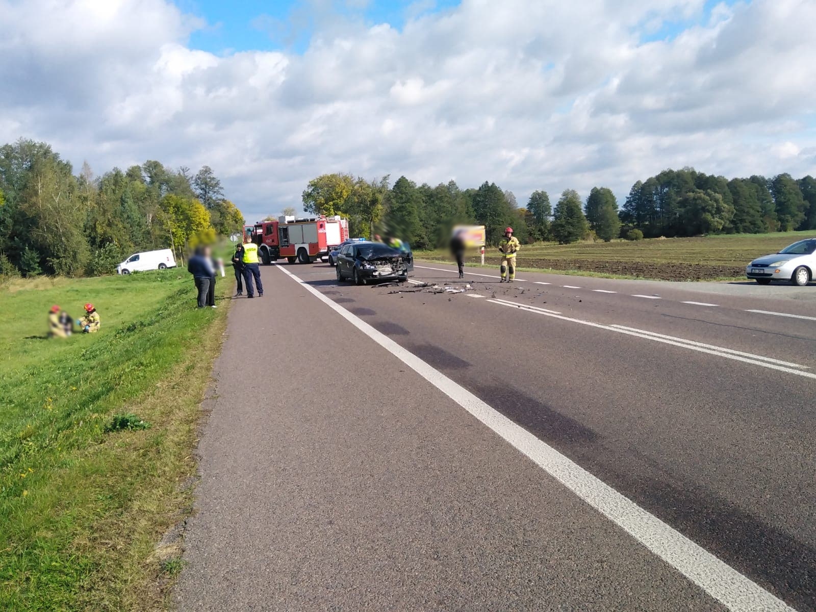 Po wypadku zablokowana droga krajowa nr 2. Trwają działania ratownicze (zdjęcia)