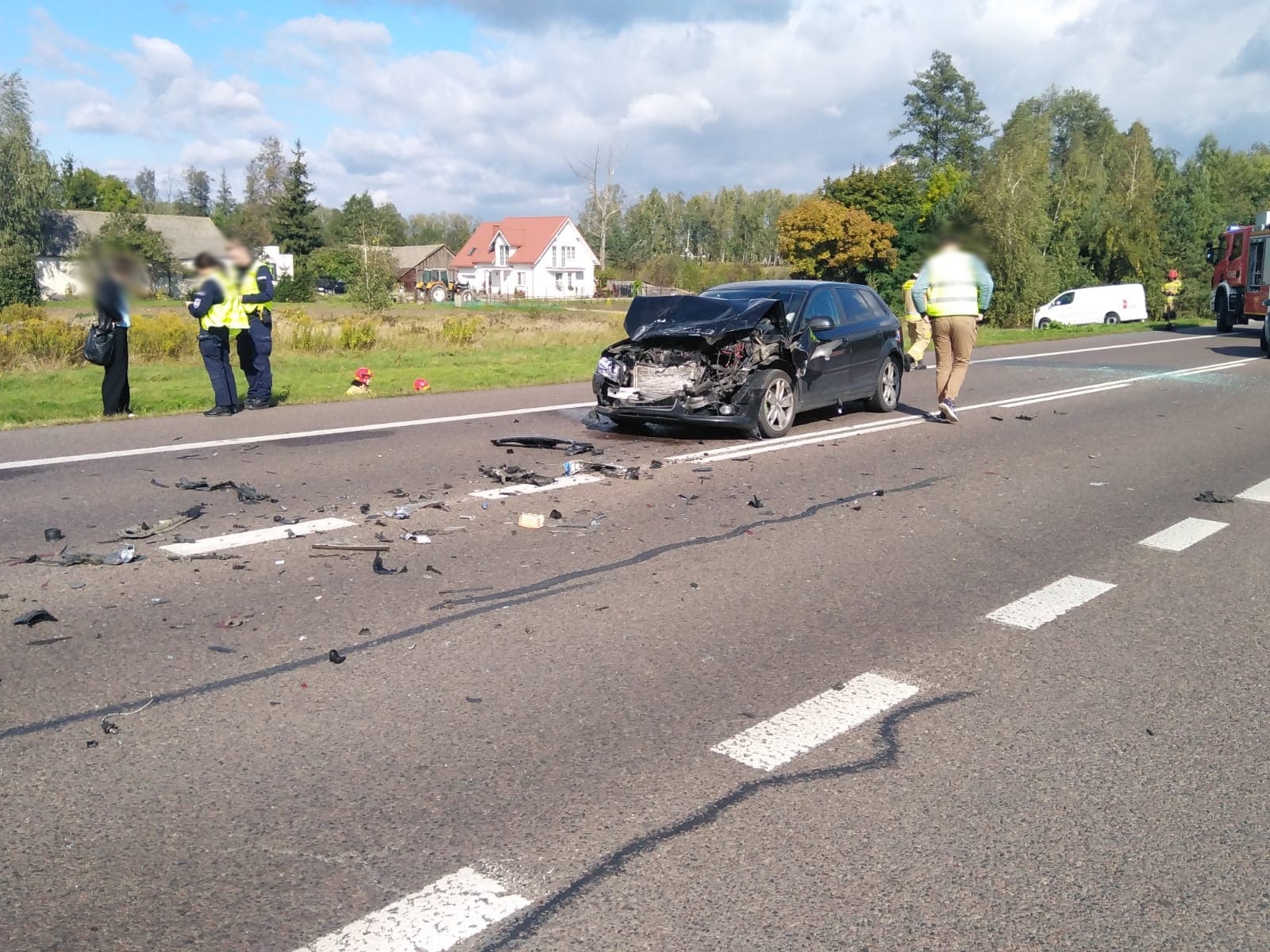 Po wypadku zablokowana droga krajowa nr 2. Trwają działania ratownicze (zdjęcia)