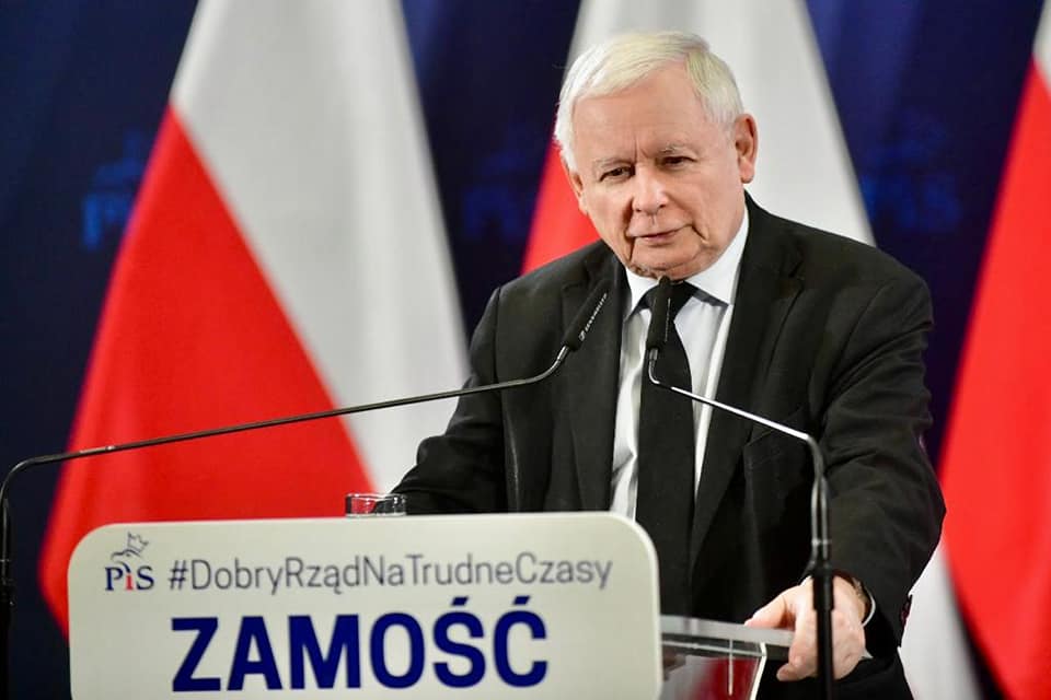 Prezes PiS odwiedził Zamość i Kraśnik. „Koalicja Obywatelska to w istocie formacja niemiecka”. Protestujący: „Kaczyński. Tragedia Polski” (wideo, zdjęcia)