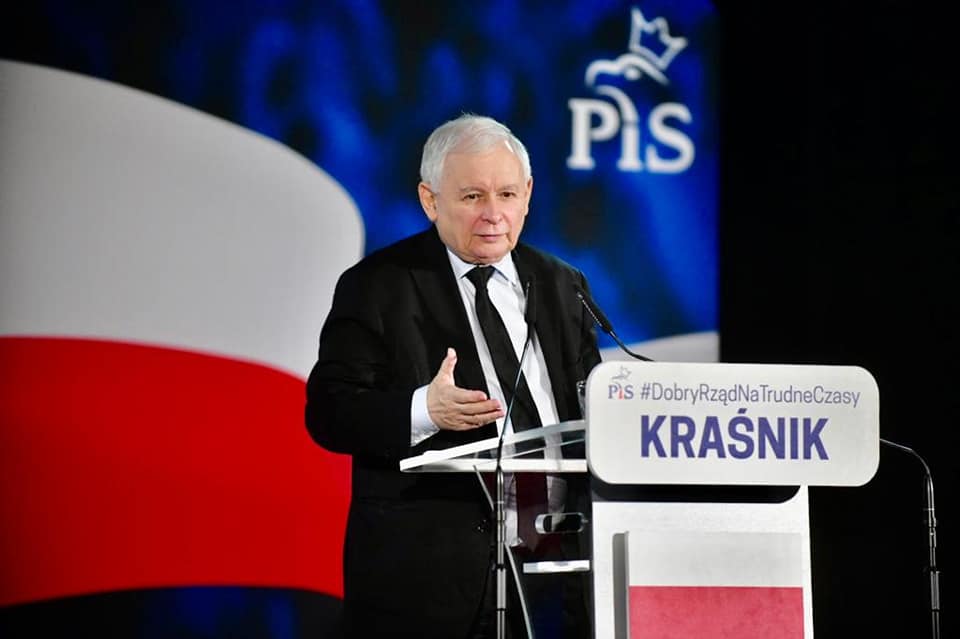 Prezes PiS odwiedził Zamość i Kraśnik. „Koalicja Obywatelska to w istocie formacja niemiecka”. Protestujący: „Kaczyński. Tragedia Polski” (wideo, zdjęcia)