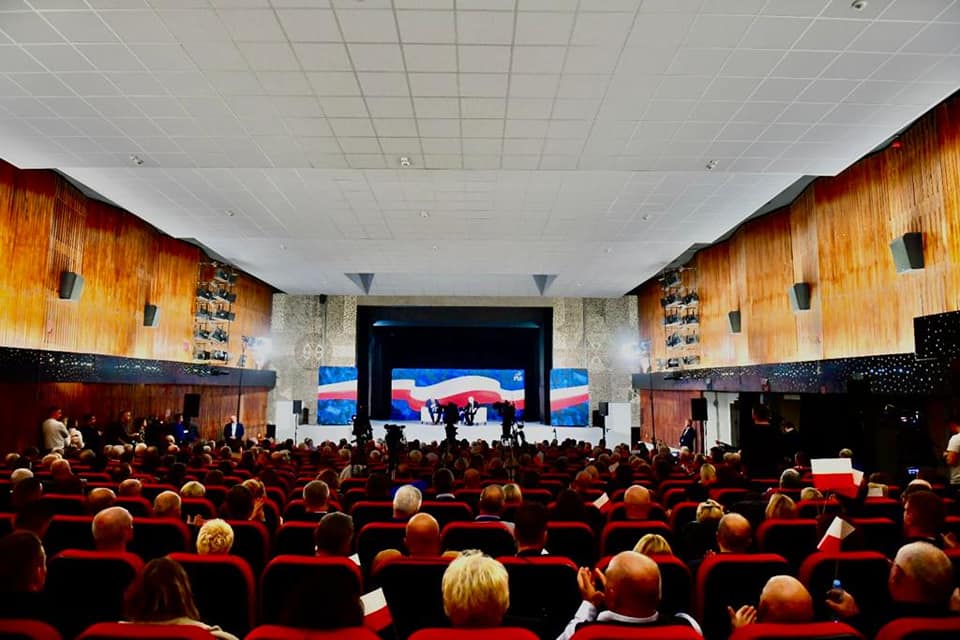 Prezes PiS odwiedził Zamość i Kraśnik. „Koalicja Obywatelska to w istocie formacja niemiecka”. Protestujący: „Kaczyński. Tragedia Polski” (wideo, zdjęcia)