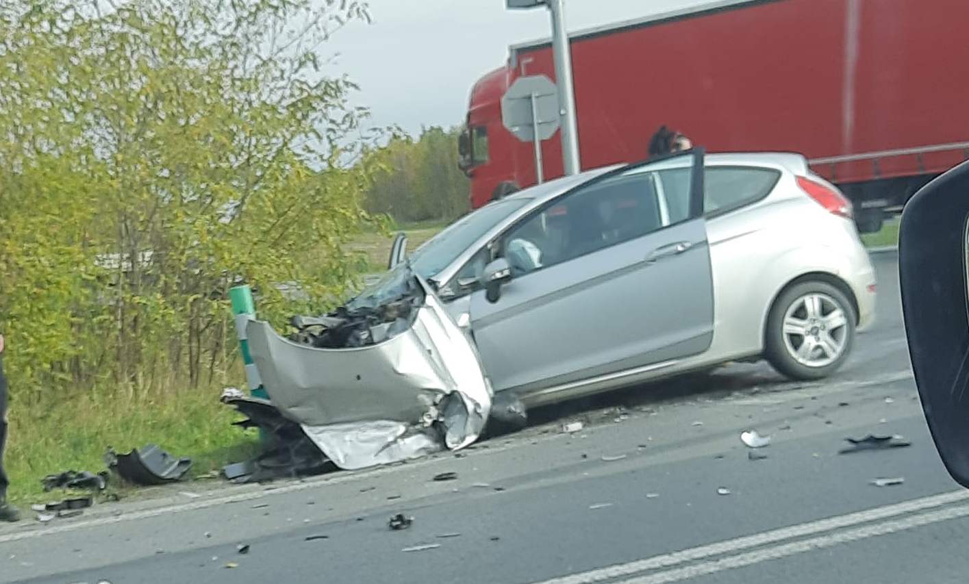 Kolejny wypadek na obwodnicy Lubartowa. Trwają działania służb ratunkowych (zdjęcia)