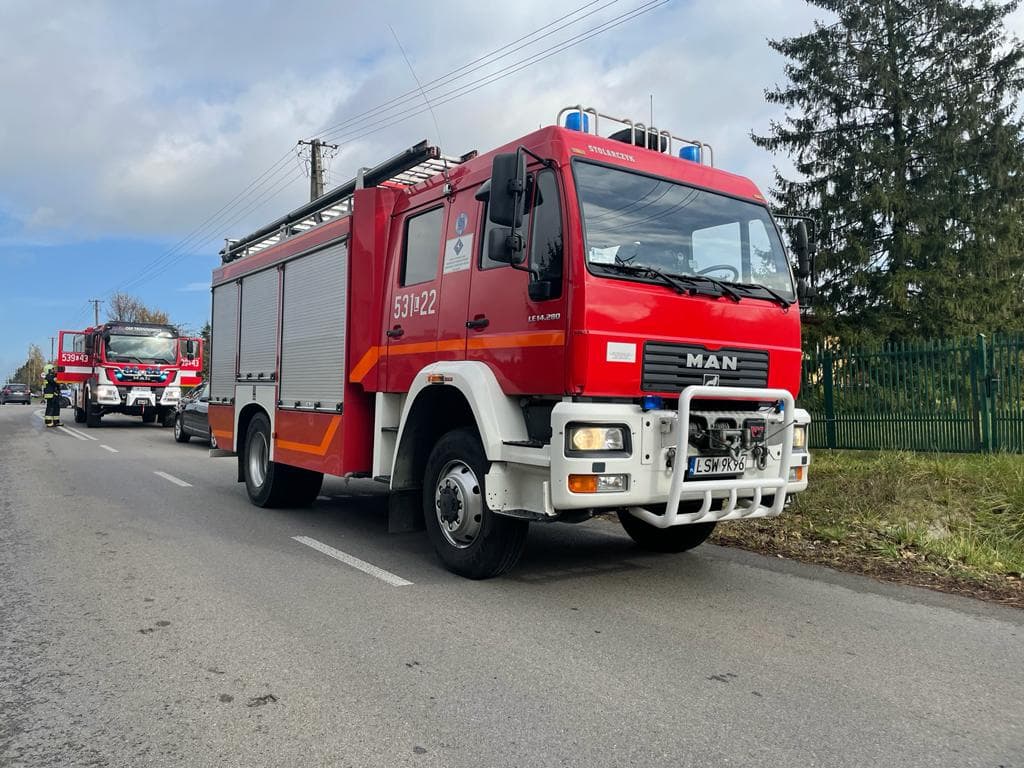 Płonie budynek mieszkalny w Świdniku. Trwa akcja gaśnicza, są utrudnienia w ruchu (zdjęcia)