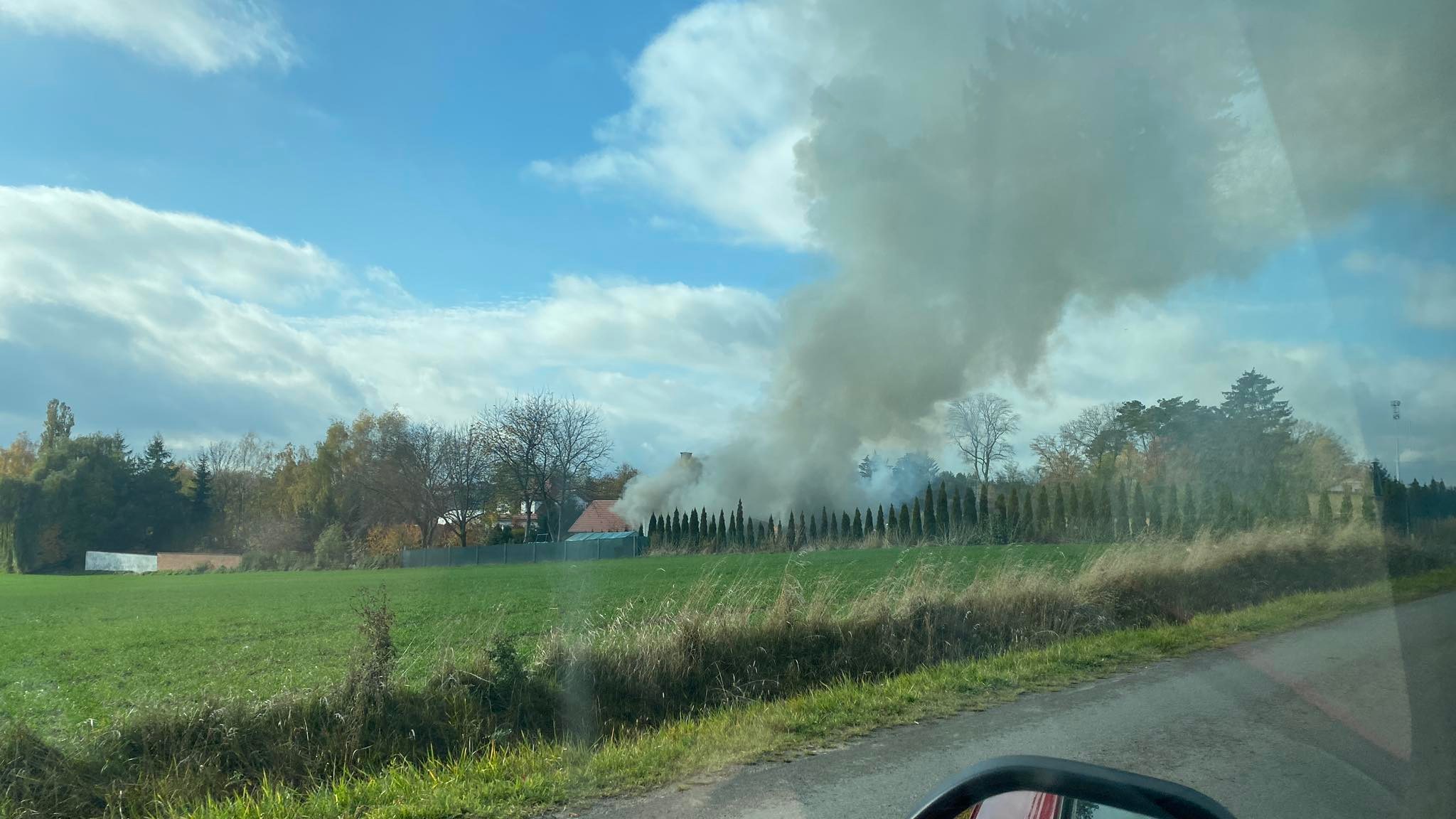 Płonie budynek mieszkalny w Świdniku. Trwa akcja gaśnicza, są utrudnienia w ruchu (zdjęcia)