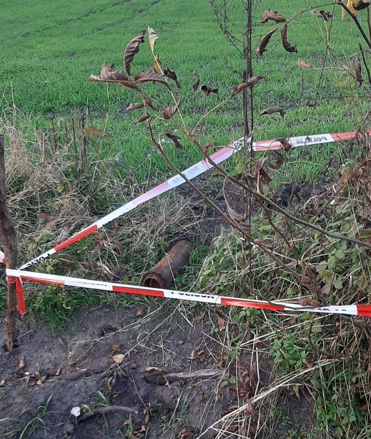 Podczas remontu drogi pracownicy natrafili na silnik pocisku rakietowego Nebelwerfer (zdjęcia)