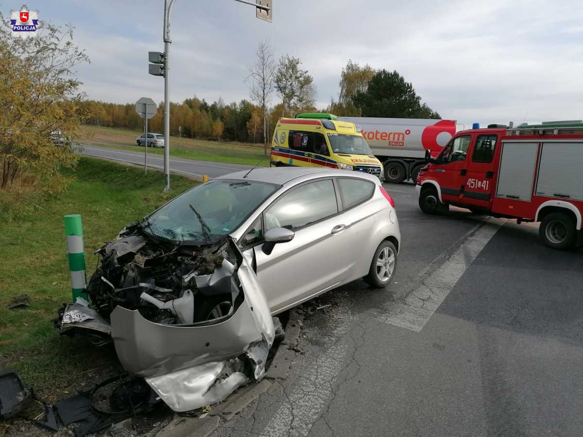 Kolejny wypadek na obwodnicy Lubartowa. Trwają działania służb ratunkowych (zdjęcia)