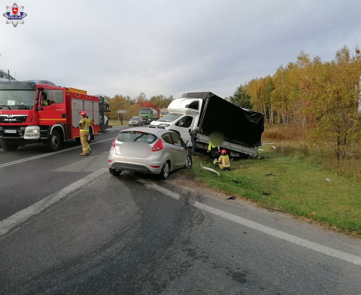 Kolejny wypadek na obwodnicy Lubartowa. Trwają działania służb ratunkowych (zdjęcia)