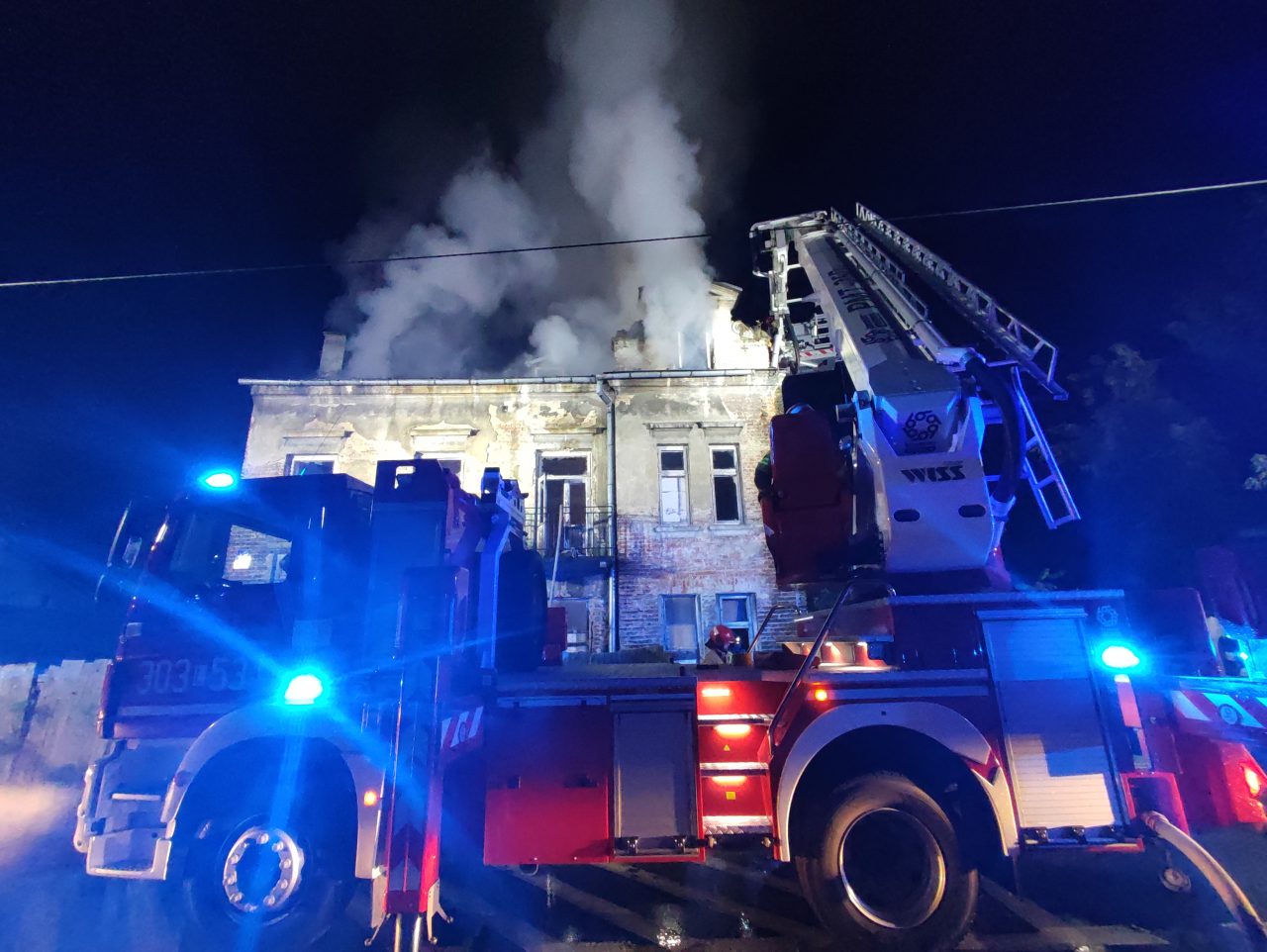 Nocny pożar zabytkowej kamienicy w Lublinie. Strażacy kilka godzin walczyli z ogniem (zdjęcia)