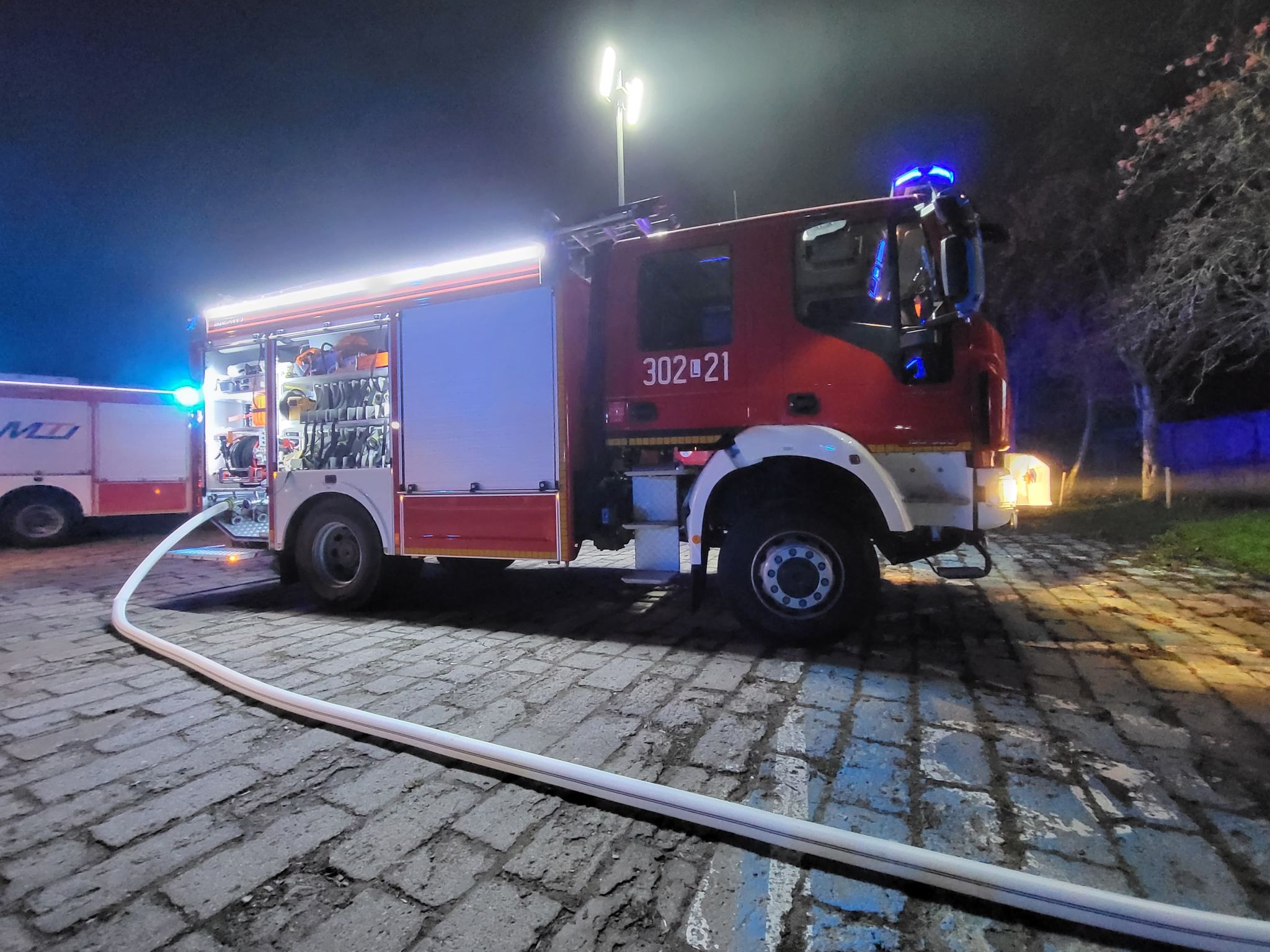 Pożar nad Zalewem Zemborzyckim. W płomieniach stanęła przyczepa (zdjęcia)