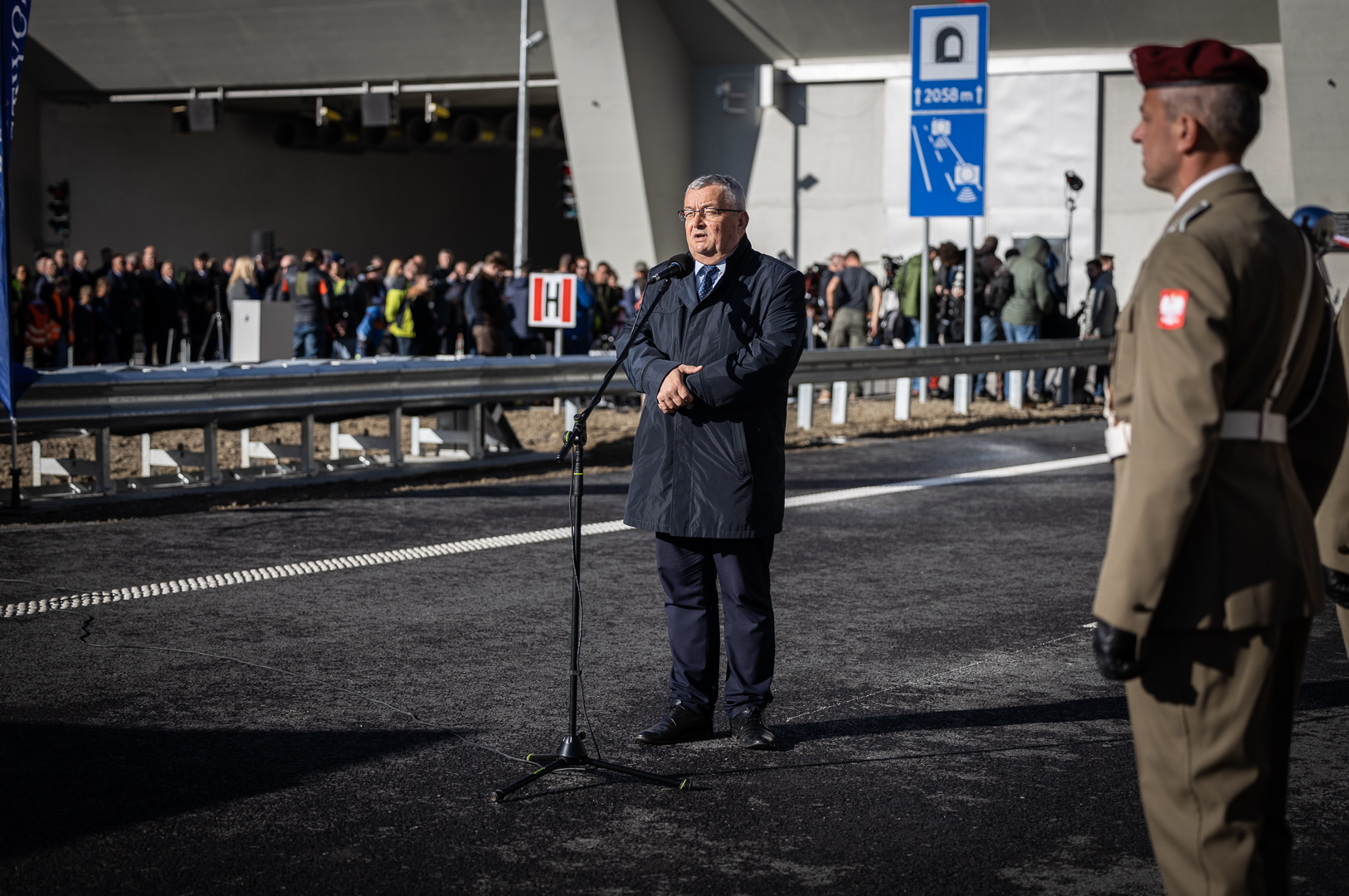 Na otwarcie tunelu czekali kierowcy z całej Polski. Szybciej dojedziemy do zimowej stolicy Polski (zdjęcia)