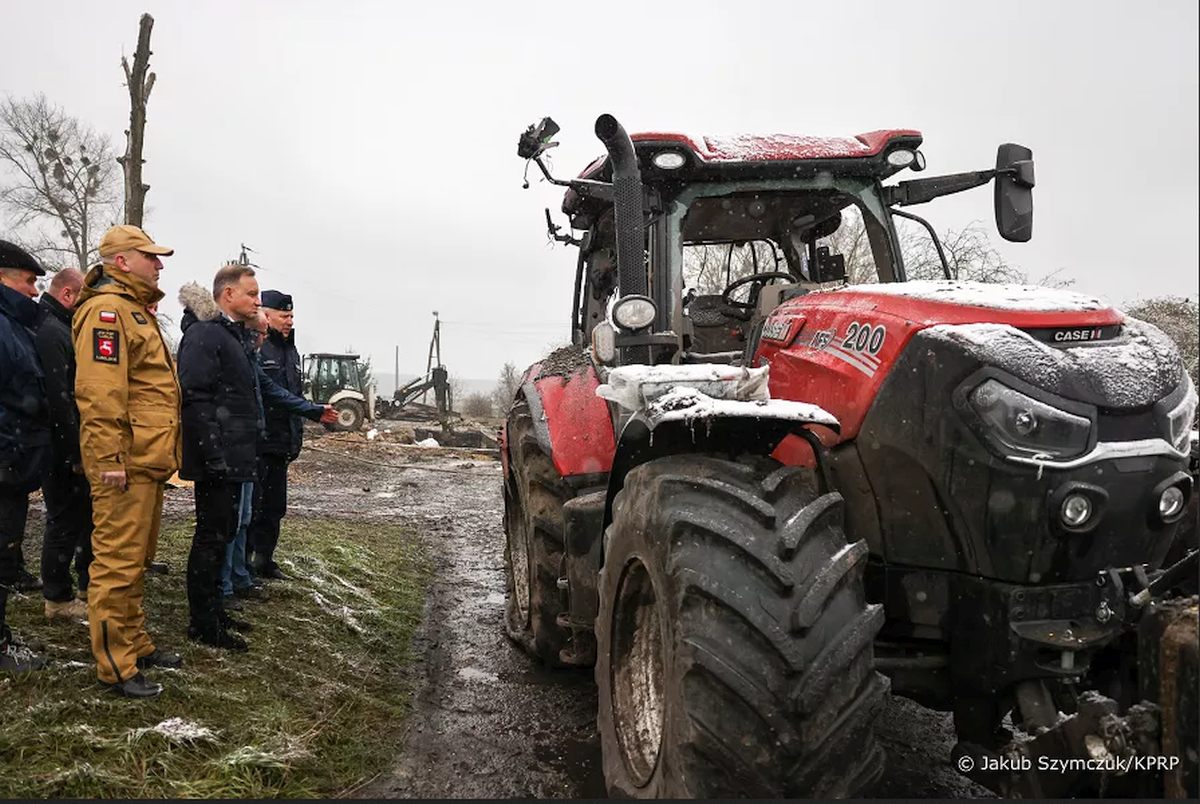 Prezydent Andrzej Duda przyjechał do Przewodowa. „To trudny moment dla tej niewielkiej społeczności” (zdjęcia)