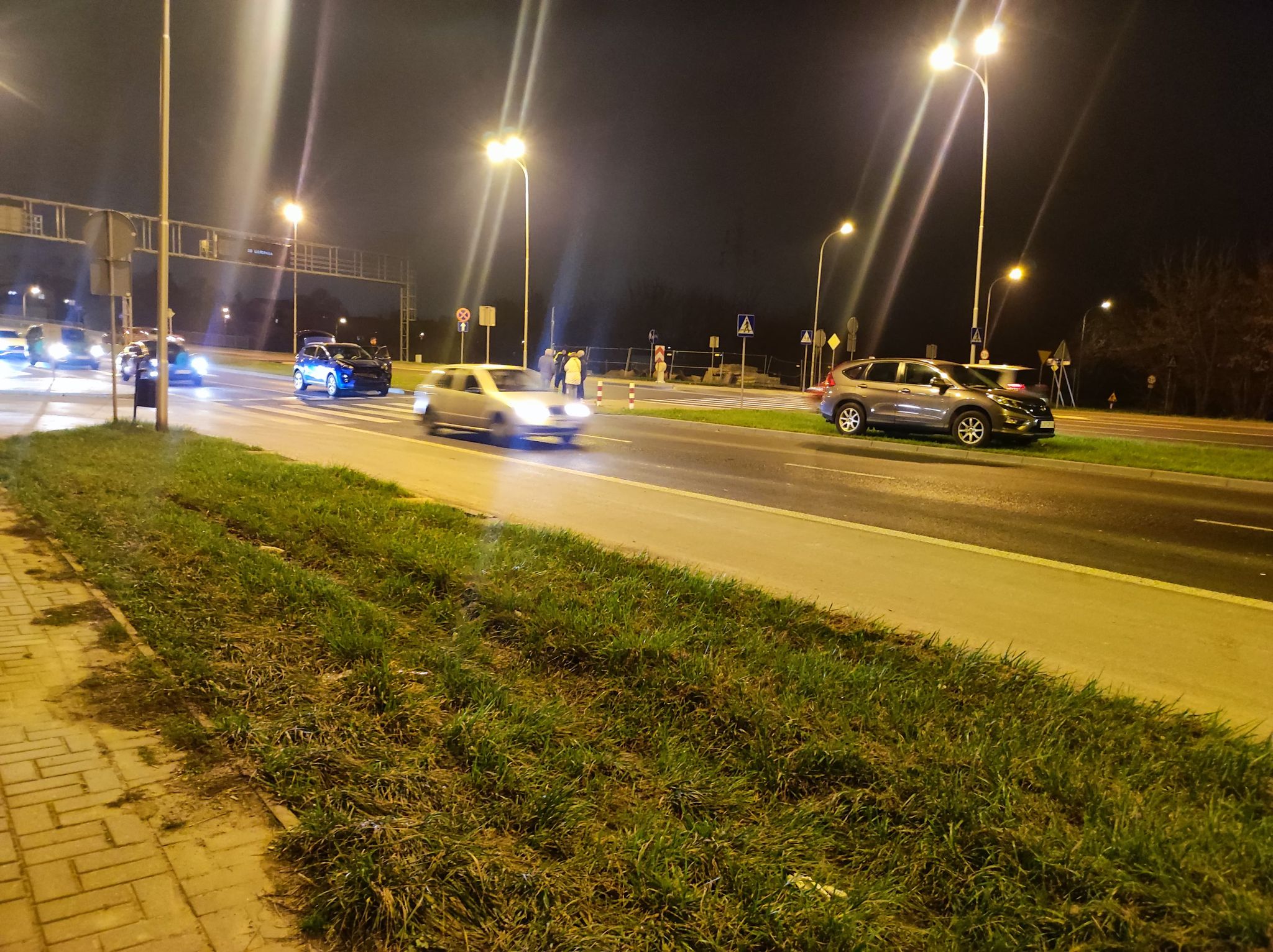 Przed przejściem dla pieszych wjechał w hondę. Zderzenie dwóch aut w Lublinie (zdjęcia)