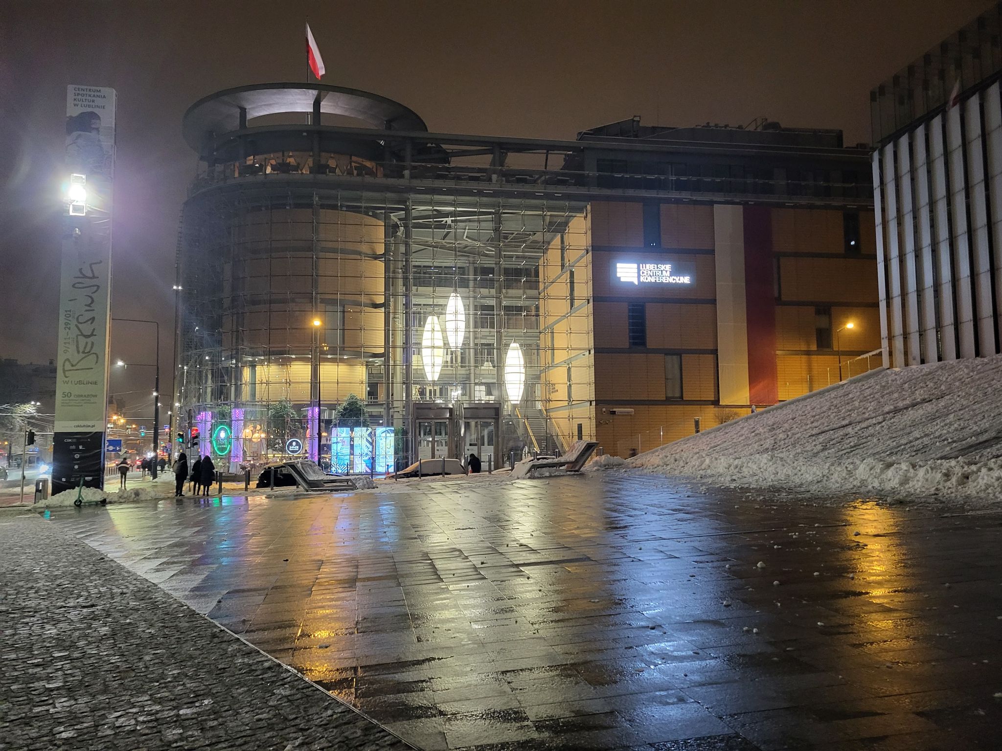 Kosztowała 100 tys. zł, stała zaledwie kilka tygodni. Ławka patriotyczna zniknęła z Lublina