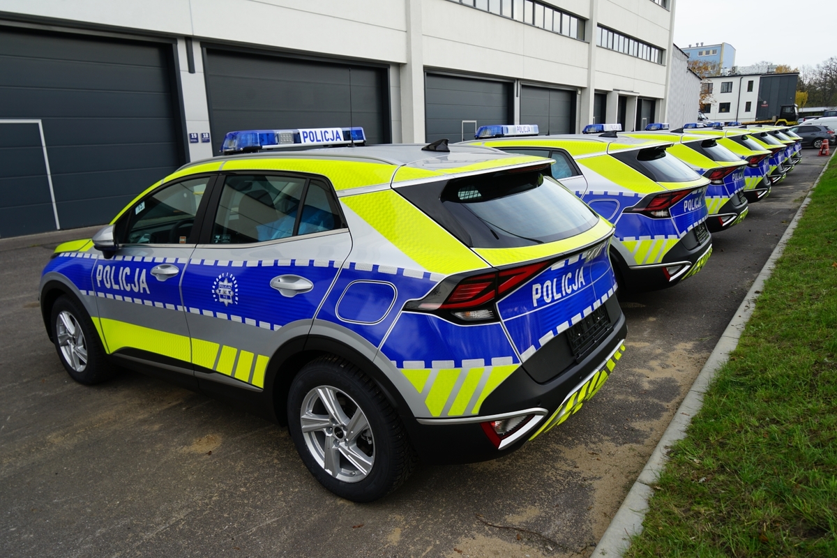 Kilkadziesiąt nowych pojazdów trafi do policjantów w całym kraju (zdjęcia)