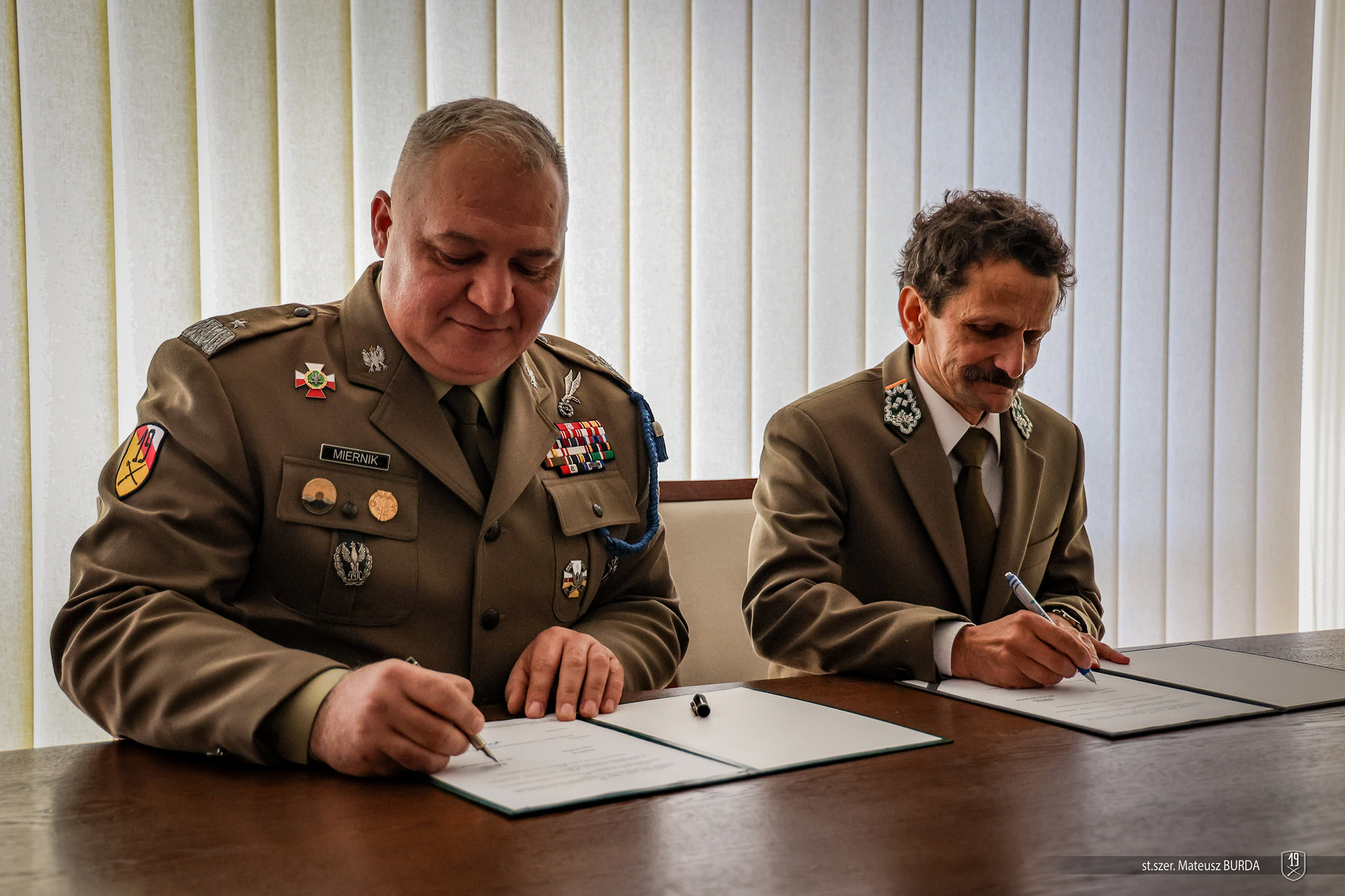 Żołnierze i leśnicy będą prowadzić wspólną działalność szkoleniową. Podpisano porozumienie (zdjęcia)