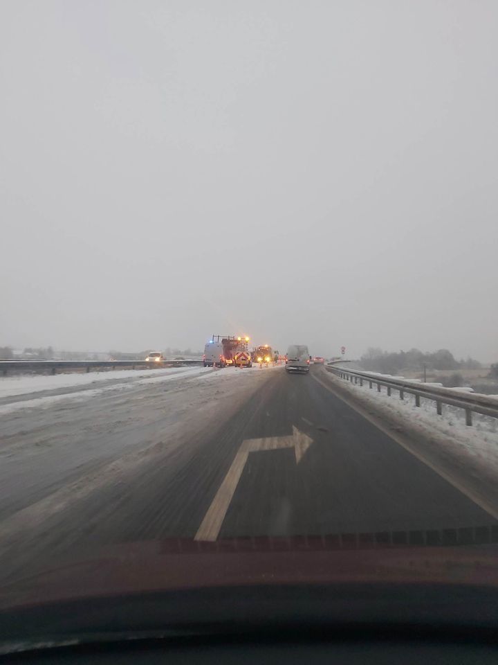 Zderzenie dwóch ciężarówek na drodze ekspresowej. Zablokowana jezdnia w kierunku Chełma (zdjęcia)