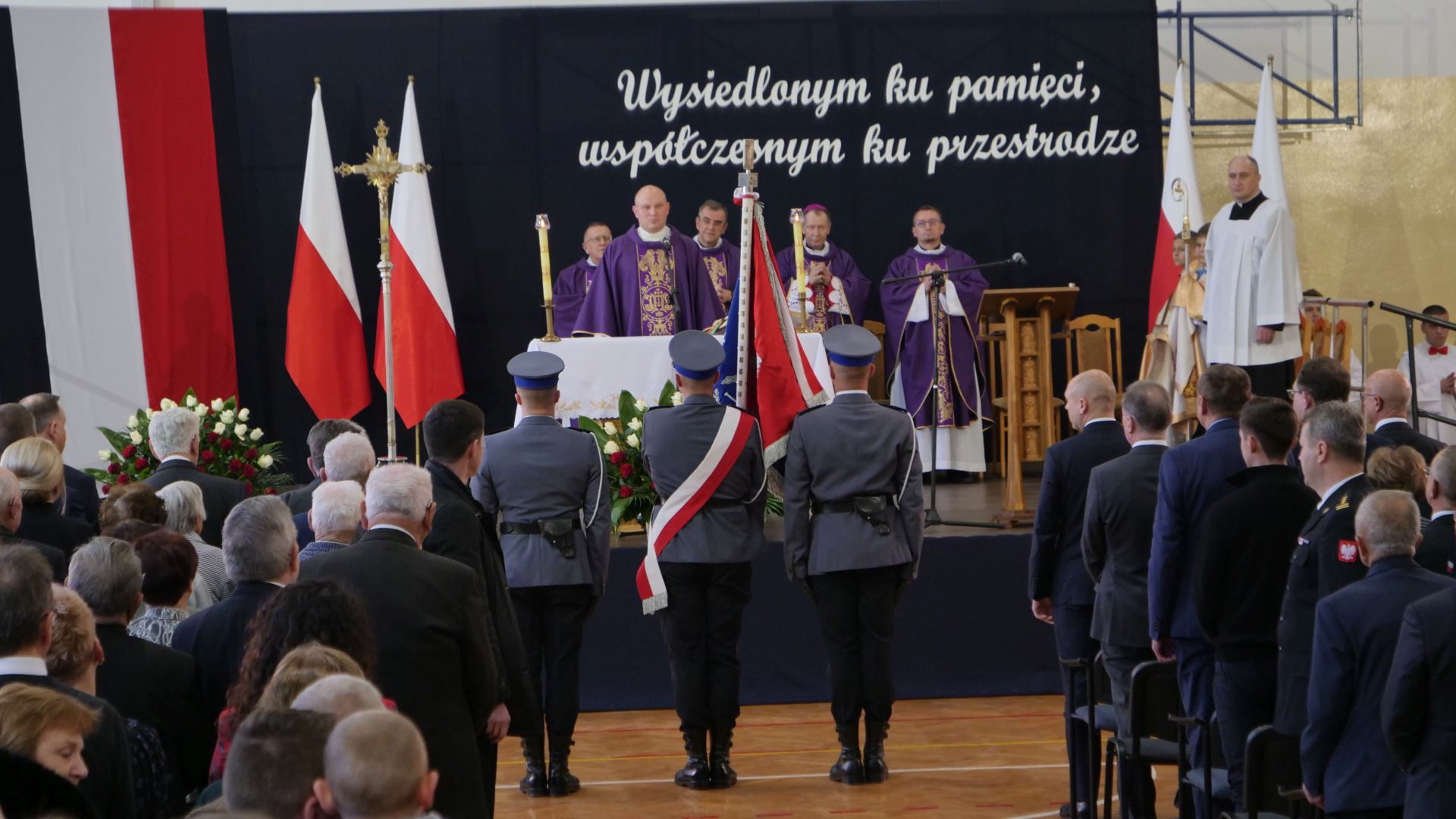 Trwają uroczystości z udziałem prezydenta Andrzeja Dudy z okazji 80. rocznicy wysiedleń mieszkańców Zamojszczyzny (zdjęcia)