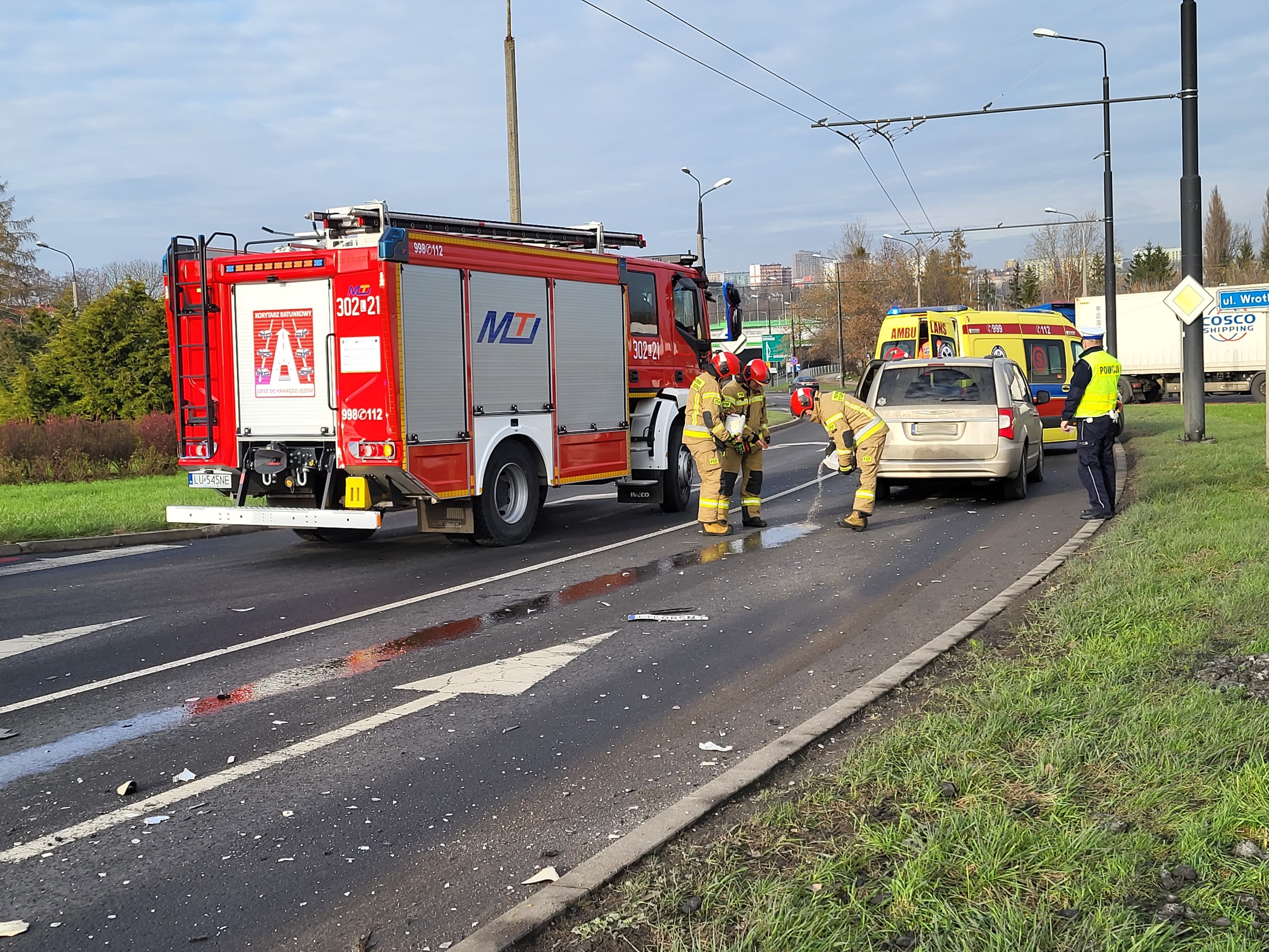 Skorzystał z okazji, ukradł samochód. Chciał jechać do dziewczyny, doprowadził do kolizji i uciekł (zdjęcia)