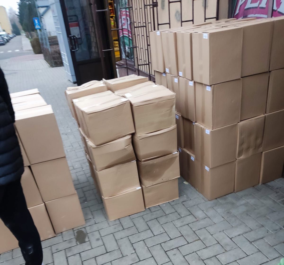 Nakradli reklamówek na ponad 50 tys. złotych. Złodzieje i paser w rękach policjantów (zdjęcia)