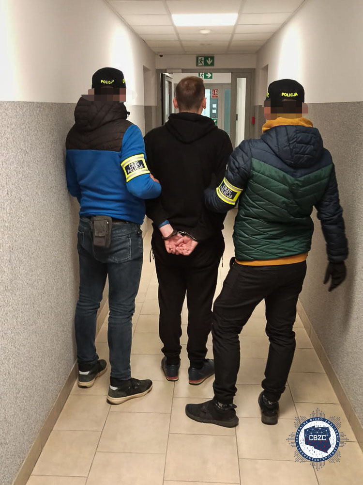 Akcja policjantów z Lublina wymierzona w osoby rozpowszechniające treści pornograficznych z udziałem małoletnich (wideo, zdjęcia)