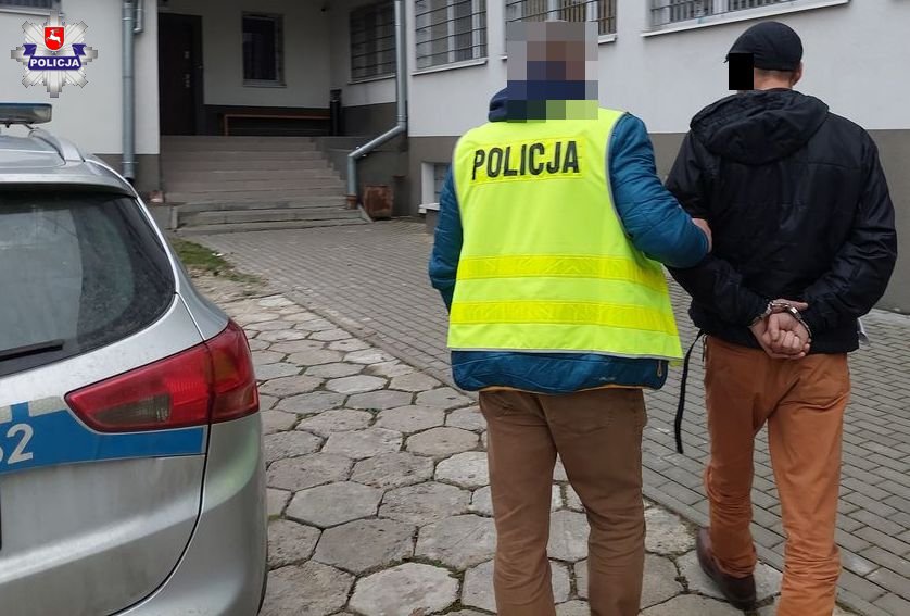Skorzystał z okazji, ukradł samochód. Chciał jechać do dziewczyny, doprowadził do kolizji i uciekł (zdjęcia)