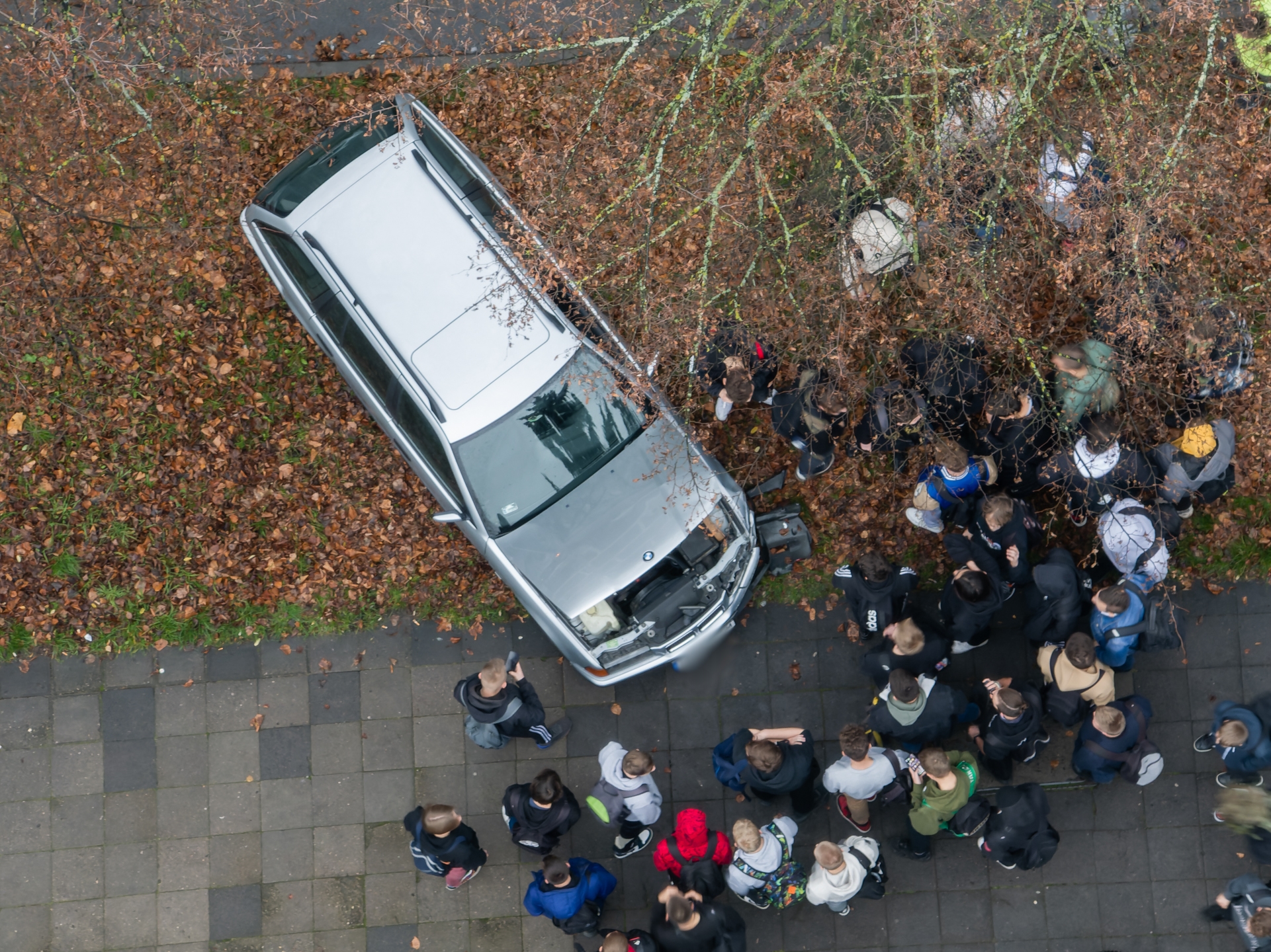 Zjechał BMW na przeciwległy pas ruchu i zderzył się z taksówką (zdjęcia)