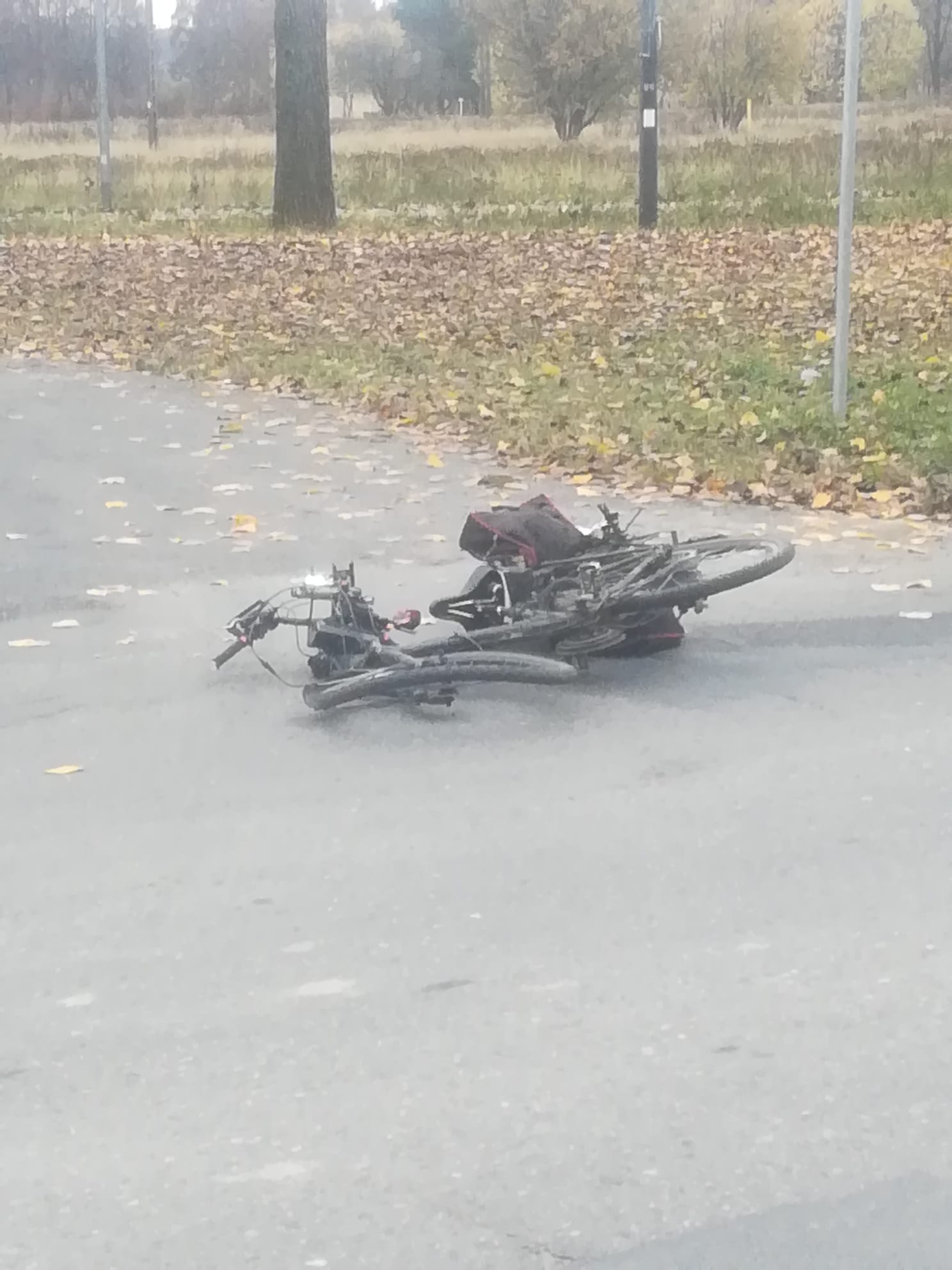 Groźny wypadek na skrzyżowaniu w Lublinie. Rowerzysta trafił do szpitala (zdjęcia)