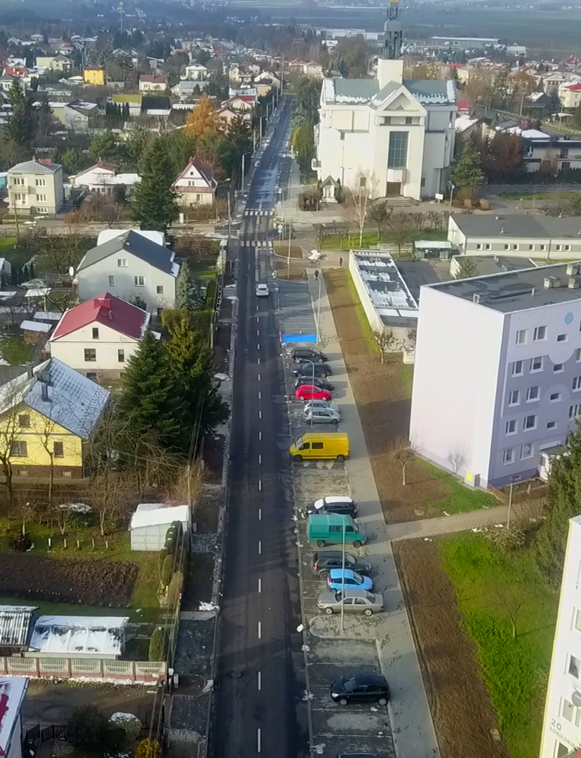 Na remont tej ulicy mieszkańcy Krasnegostawu czekali od lat. W końcu nawierzchnia jest równa (zdjęcia)