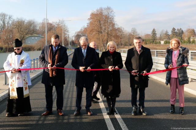 Stary most groził zawaleniem, zbudowali nowy. Dziś odbyło się jego uroczyste otwarcie (zdjęcia)