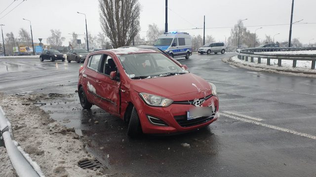 Wjeżdżając na rondo nie ustąpił pierwszeństwa. Twierdził, że pierwszy raz jechał tą ulicą (zdjęcia)