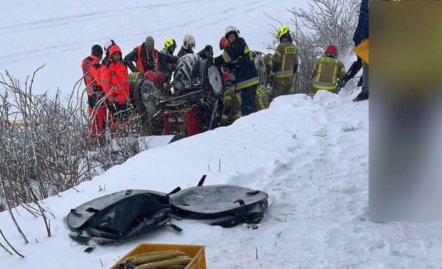 Dramatyczna akcja ratunkowa, mężczyzna uwięziony pod ciągnikiem. Traktorzysta był pijany (zdjęcia)