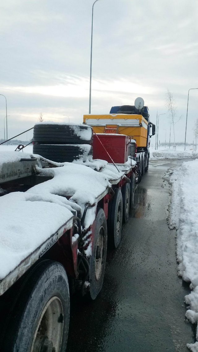 Transport maszyny TBM znów rusza w drogę. Tym razem z okolic Kraśnika już na Podkarpacie