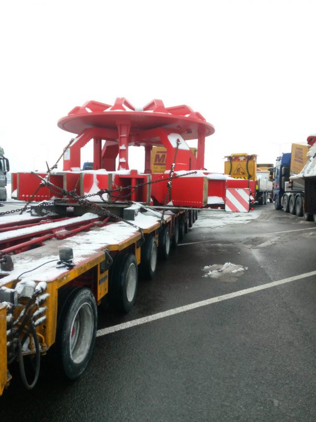 Transport maszyny TBM znów rusza w drogę. Tym razem z okolic Kraśnika już na Podkarpacie