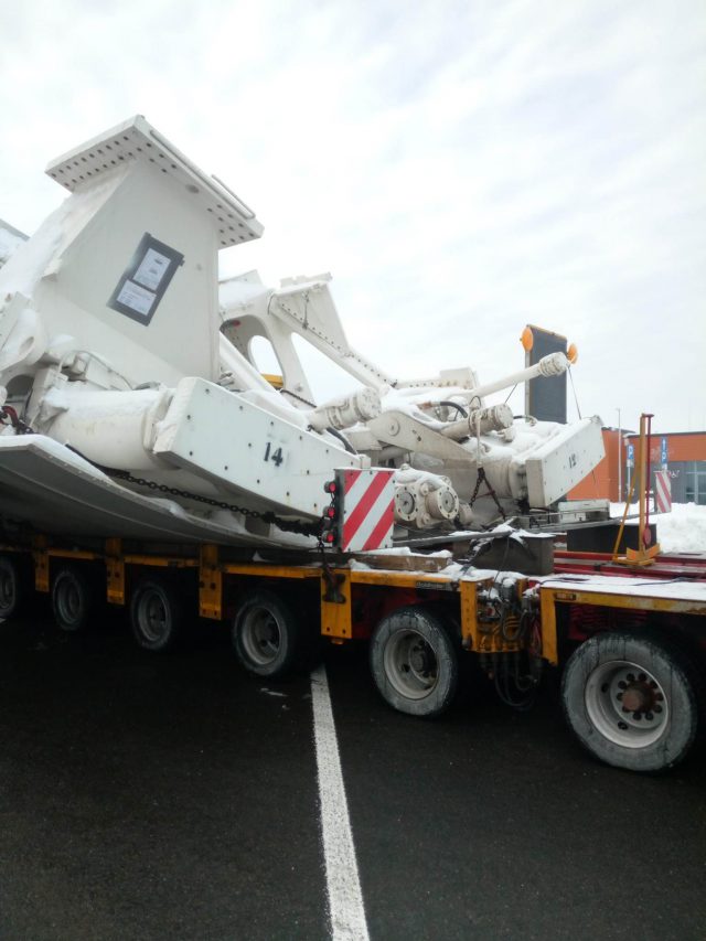 Transport maszyny TBM znów rusza w drogę. Tym razem z okolic Kraśnika już na Podkarpacie