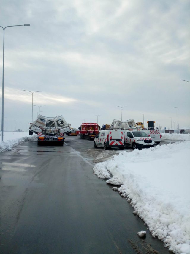 Transport maszyny TBM znów rusza w drogę. Tym razem z okolic Kraśnika już na Podkarpacie