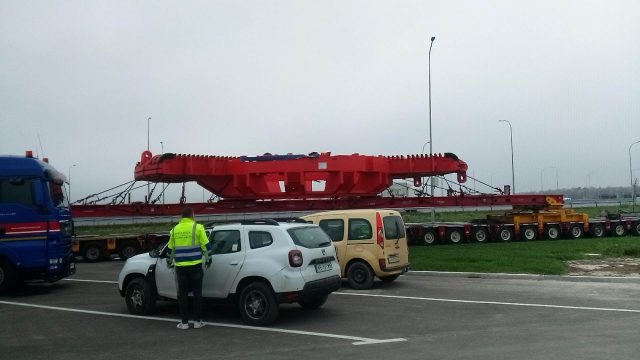Transport maszyny TBM znów rusza w drogę. Tym razem z okolic Kraśnika już na Podkarpacie