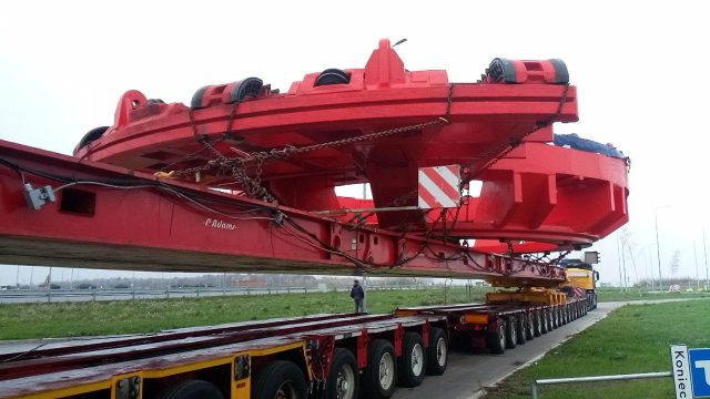 Transport maszyny TBM znów rusza w drogę. Tym razem z okolic Kraśnika już na Podkarpacie