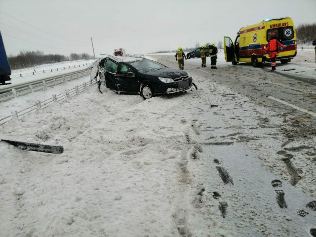 Zderzenie pojazdów na obwodnicy Lublina. Jezdnia jest całkowicie zablokowana (zdjęcia)