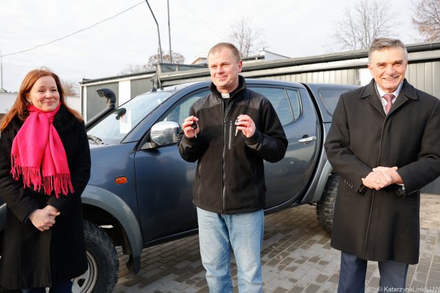 Przez lata służyły strażnikom rybackim. Teraz terenowe auta będą pomagać mieszkańcom Ukrainy (zdjęcia)