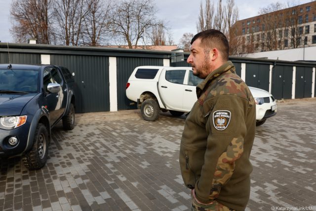 Przez lata służyły strażnikom rybackim. Teraz terenowe auta będą pomagać mieszkańcom Ukrainy (zdjęcia)